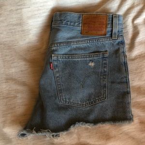 Levi’s Jeans denim cutoff shorts light wash size 29 daisy dukes high waist